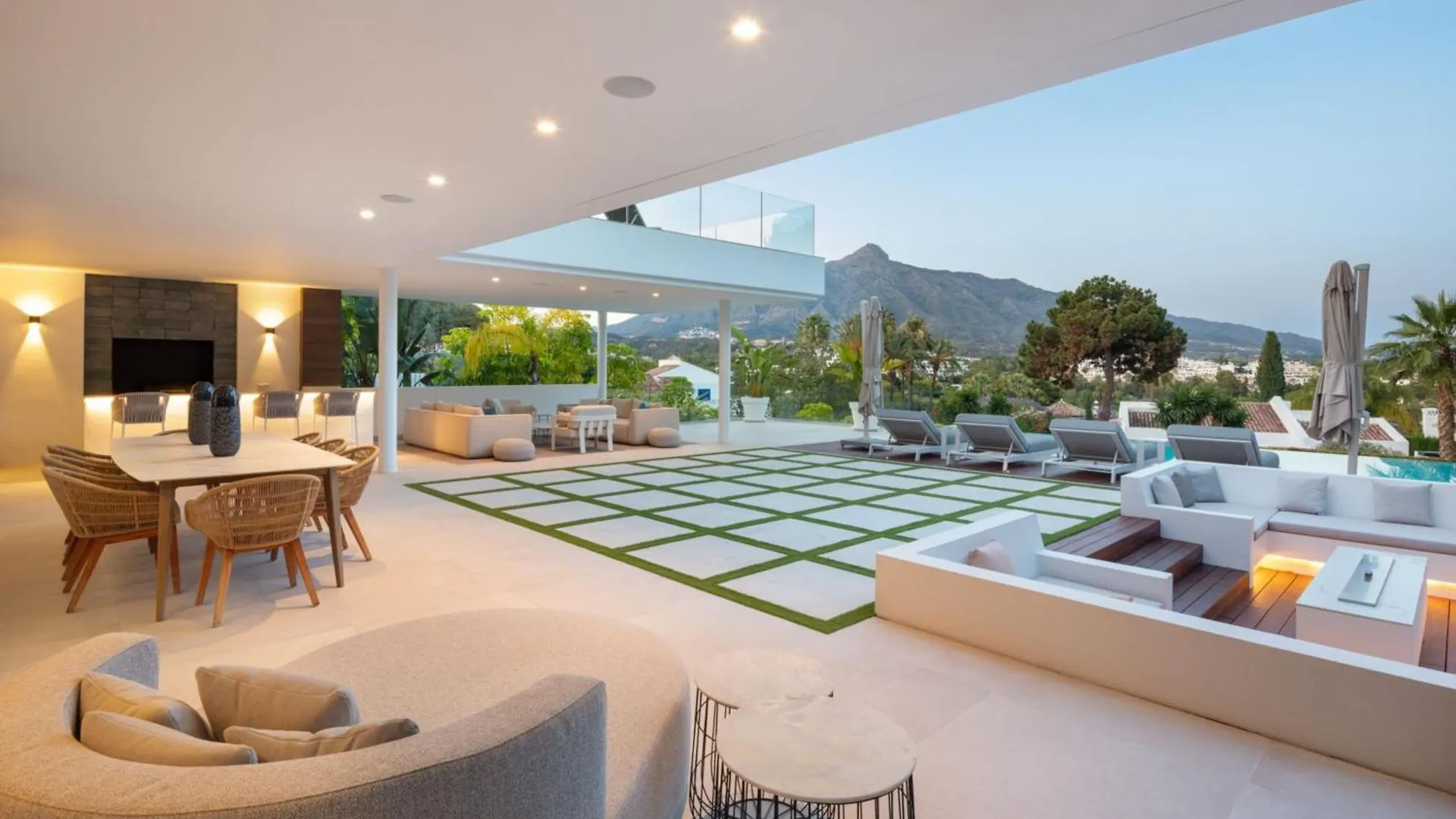 Vacation Marbella I Villa Almost Heaven, New Built Villa, Rooftop Jacuzzi, Infinity Heated Pool