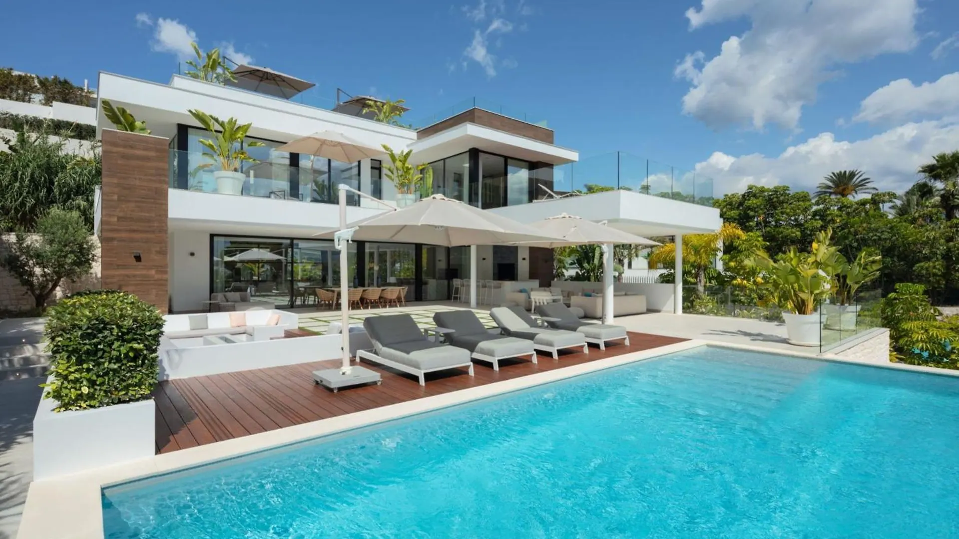 Vacation Marbella I Villa Almost Heaven, New Built Villa, Rooftop Jacuzzi, Infinity Heated Pool