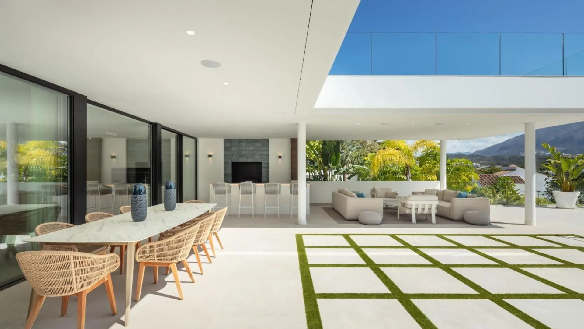 Vacation Marbella I Villa Almost Heaven, New Built Villa, Rooftop Jacuzzi, Infinity Heated Pool 0*,  Spain