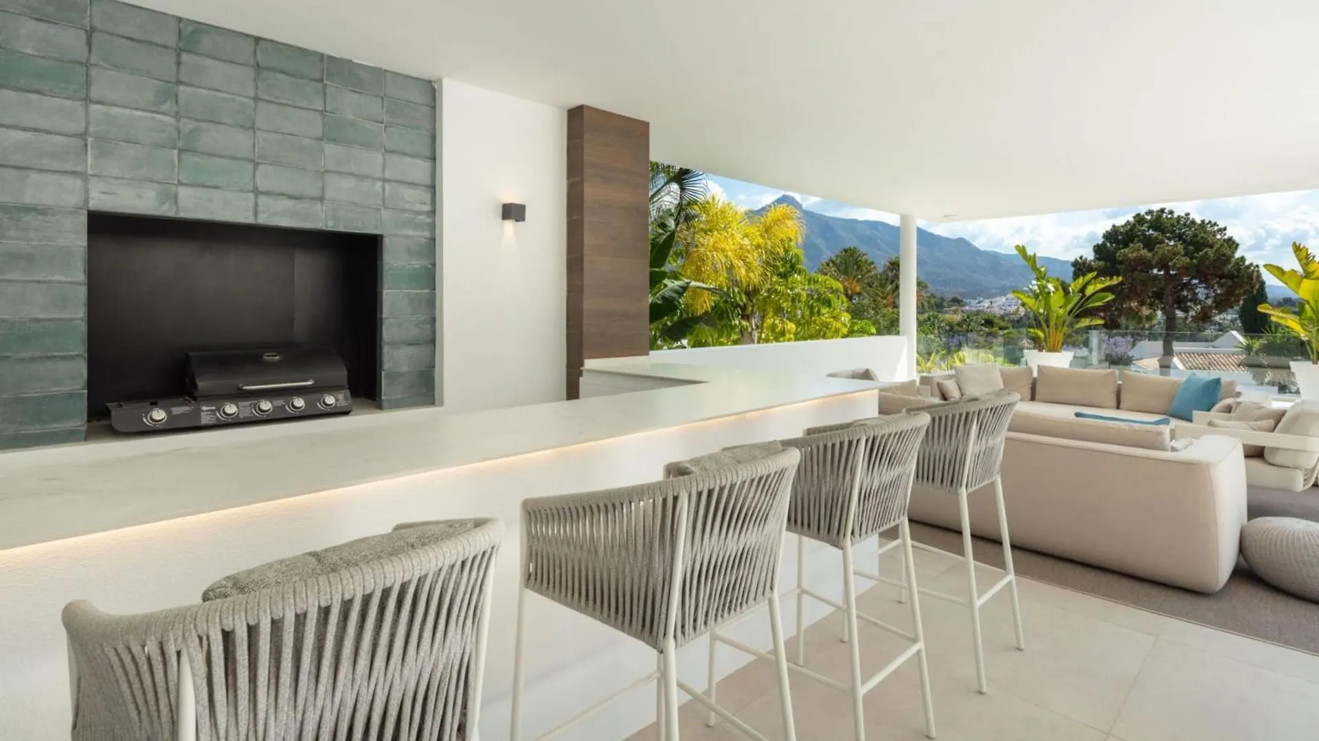 Vacation Marbella I Villa Almost Heaven, New Built Villa, Rooftop Jacuzzi, Infinity Heated Pool