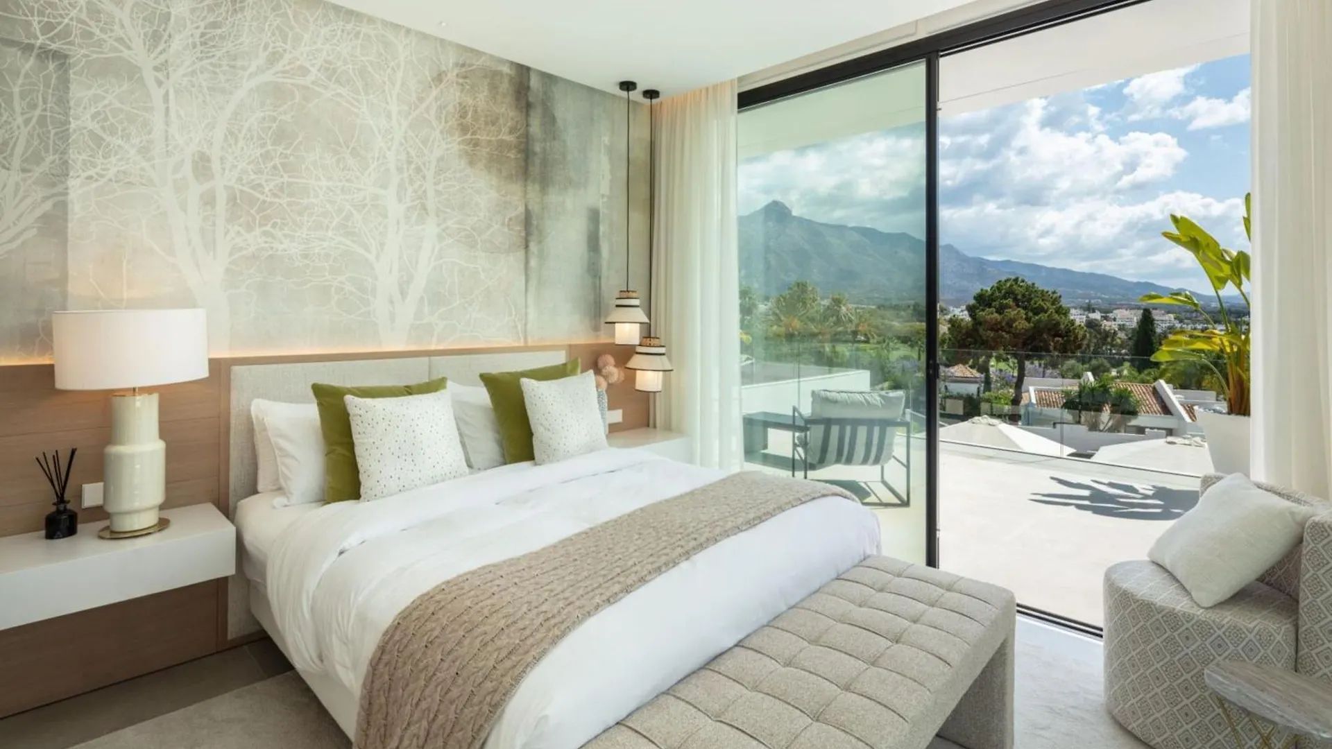 Vacation Marbella I Villa Almost Heaven, New Built Villa, Rooftop Jacuzzi, Infinity Heated Pool