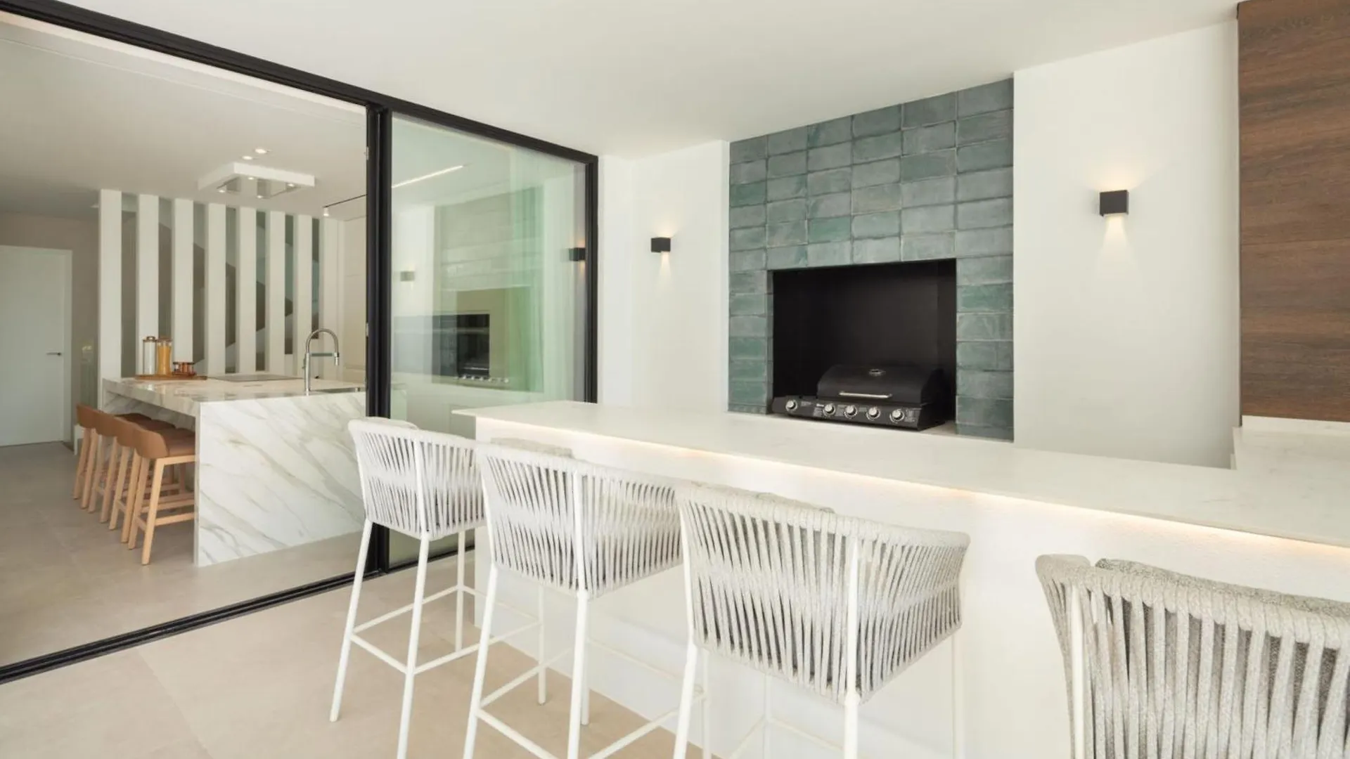 Vacation Marbella I Villa Almost Heaven, New Built Villa, Rooftop Jacuzzi, Infinity Heated Pool