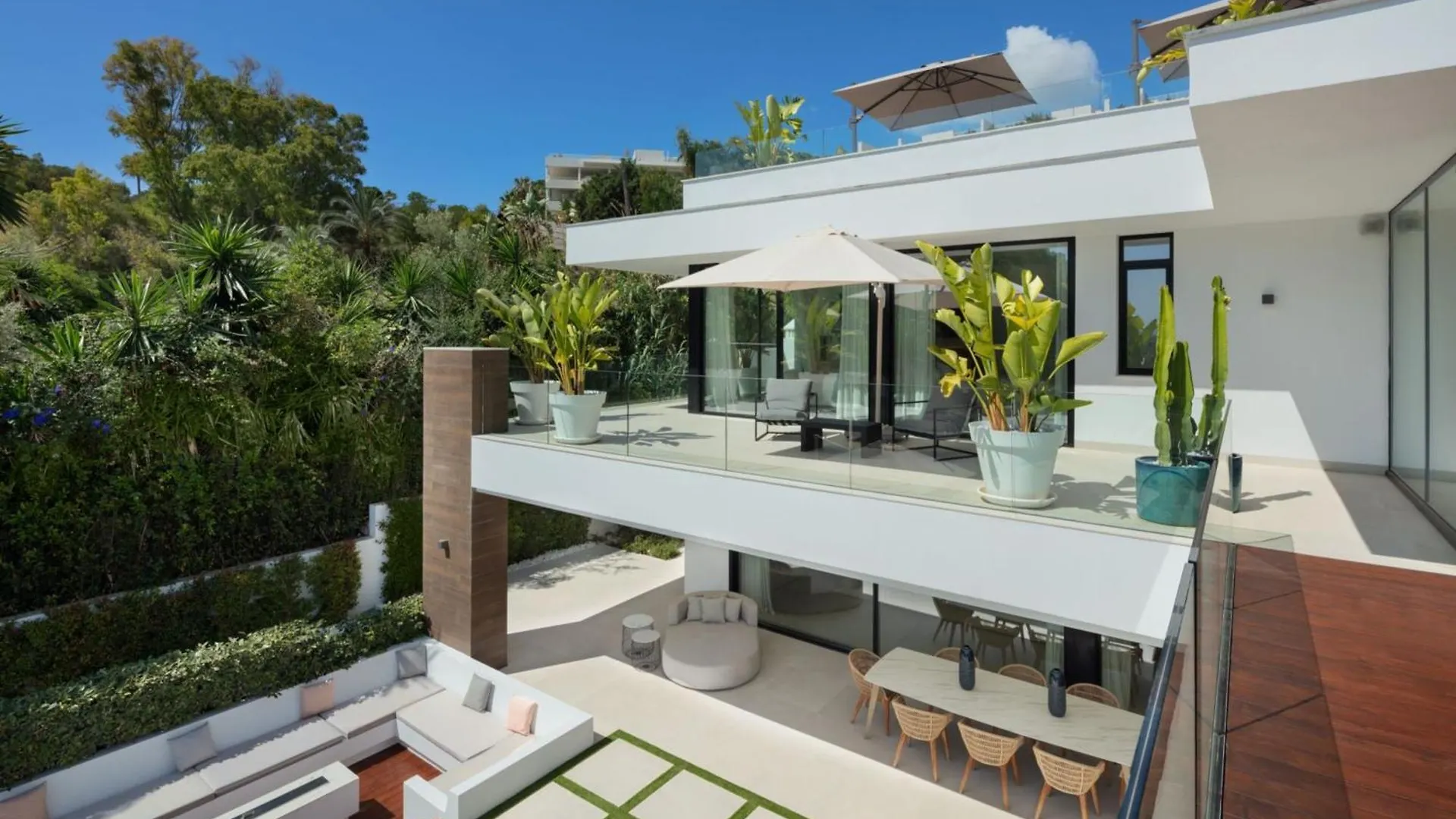 Vacation Marbella I Villa Almost Heaven, New Built Villa, Rooftop Jacuzzi, Infinity Heated Pool